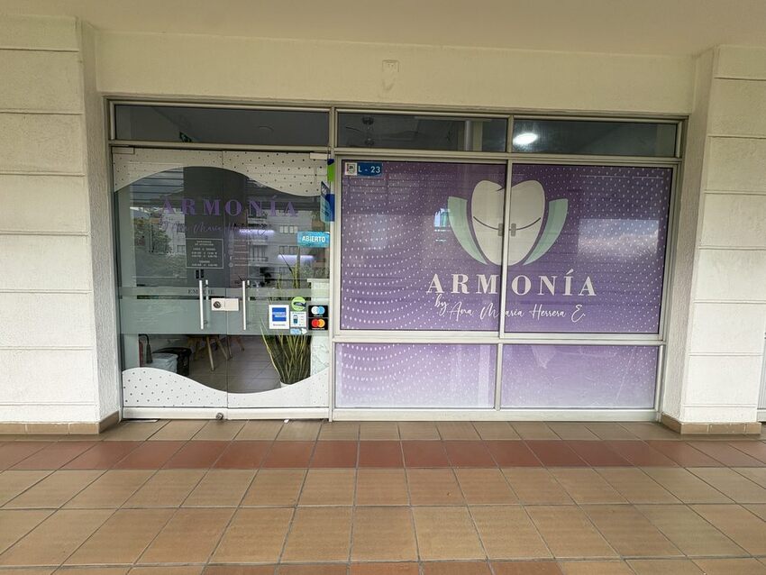 Fachada del consultorio Armonía, C.C. Zaragoza, Neiva