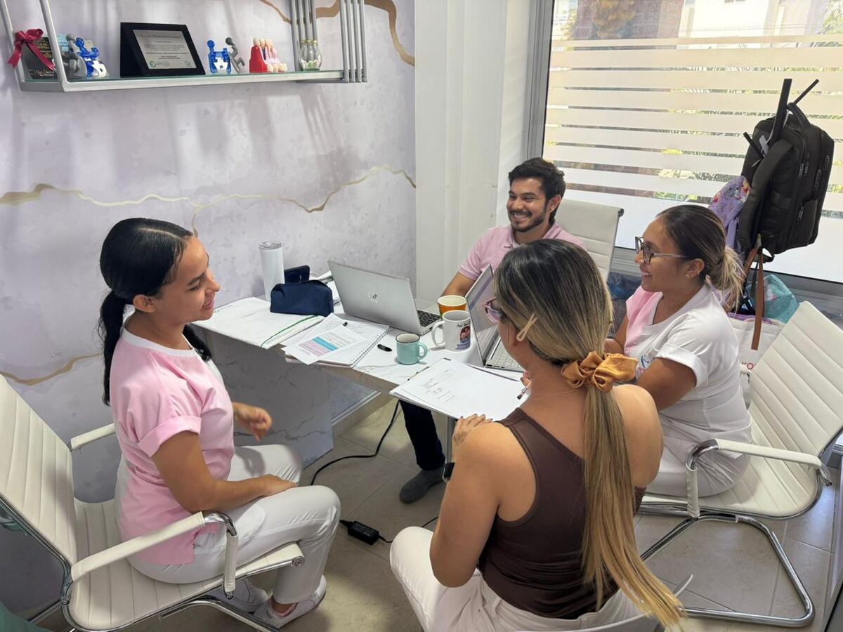 Equipo de Armonía en reunión de seguimiento y control de procesos de habilitación